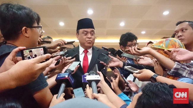 Menpan RB Syafruddin mengaku akan menerapkan sanksi tegas kepada ASN tak netral dalam Pemilu 2019 seperti yang ia lakukan saat menjadi pimpinan Polri.