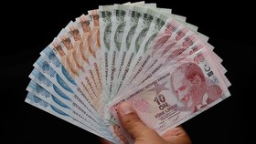 S&P Turunkan Peringkat Utang Turki Jadi 'Sampah'