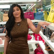 Selain Kim Kardashian, Kylie Jenner Juga Jual Koleksi Tas Hermes Miliknya! Harganya Hampir Rp1 Miliar!