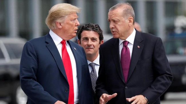 Presiden Erdogan dan Presiden Trump diketahui saling membahas masalah Suriah melalui telepon dan bersepakat bekerja sama soal Suriah.