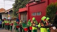 <p>Anak-anak ini mengikuti pawai 17 Agustus dengan drum band. (Foto: Instagram @ypit_faizul_anwar)<br /><br /></p>