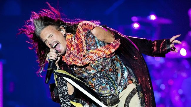 Vokalis Aerosmith yang ternyata menyandang nama 'Father Steven' ini mengungkapkan inginnya untuk menikahkan pasangan Justin Bieber dan Hailey Baldwin.