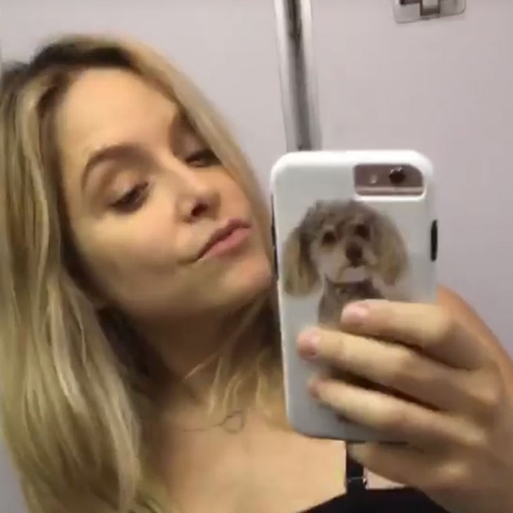<p>Siapa bunda yang pernah memerah ASI di toilet pesawat seperti aktris Jenny Mollen?  (Foto: Instagram/ @jennymollen)  </p>