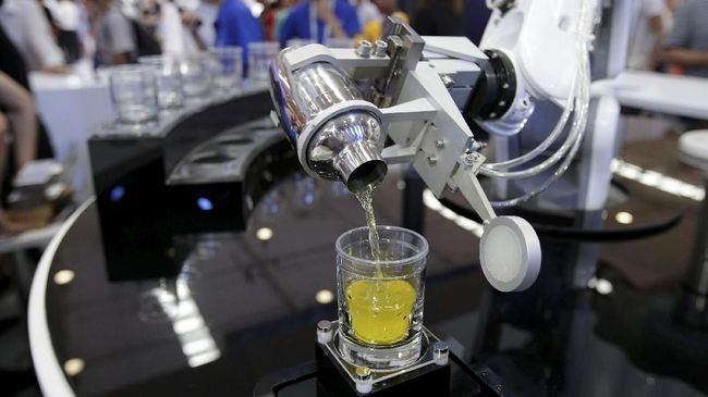 Salah satu klub di Praha, Ceko, menjadikan robot sebagai bartender. Dalam 60 menit, bartender dapat dapat menghasilkan 60 koktail.
