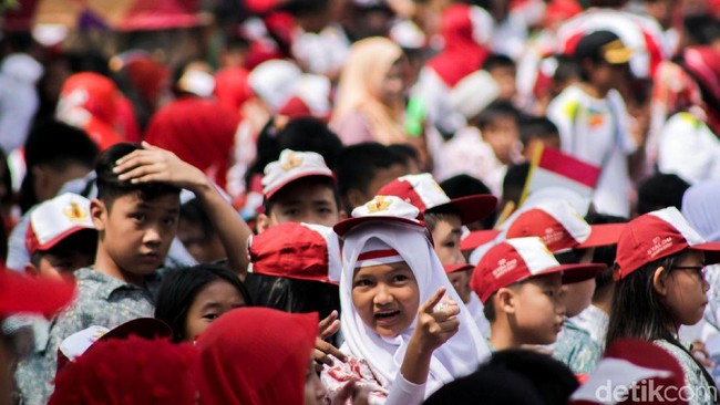 Penting bagi orang tua untuk memiliki asuransi pendidikan anaknya. Hal itu dilakukan agar dana pendidikan anak terjamin.