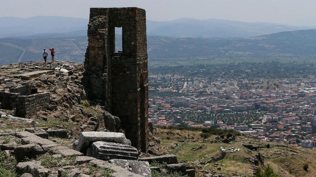 Ahli Temukan Bukti Kuat Penggunaan Feses untuk Obat di Era Romawi