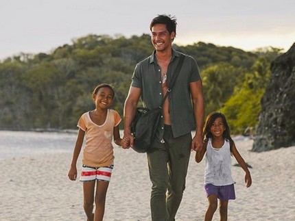 Foto-foto Ini Tunjukkan Sisi Kebapakan Richard Kyle