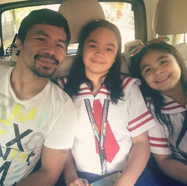 <p>Walau sibuk, Pacquiao berusaha menyempatkan diri mengantar anak-anak sekolah. (Foto: Instagram/mannypacquiao)</p>
