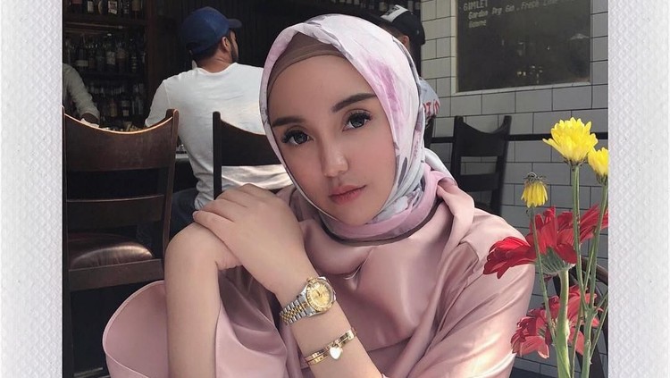 Baru-baru ini, Salmafina Sunan membeberkan alasan bercerai dari sang mantan suami, Taqy Malik. Apakah dia trauma dengan pernikahan?