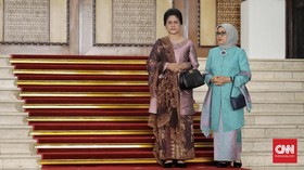 Baju Kurung 'Pucat' Iriana Jokowi di Sidang Tahunan MPR