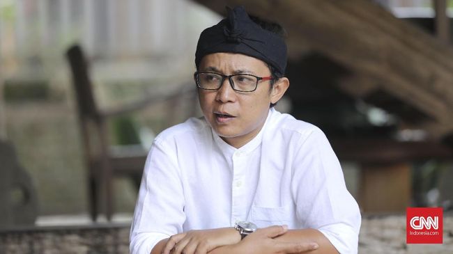 Berawal dari keresahan, Mohamad Zaini Alif bertekad menjaga permainan tradisional Indonesia dengan mengenalkannya kepada anak-anak.