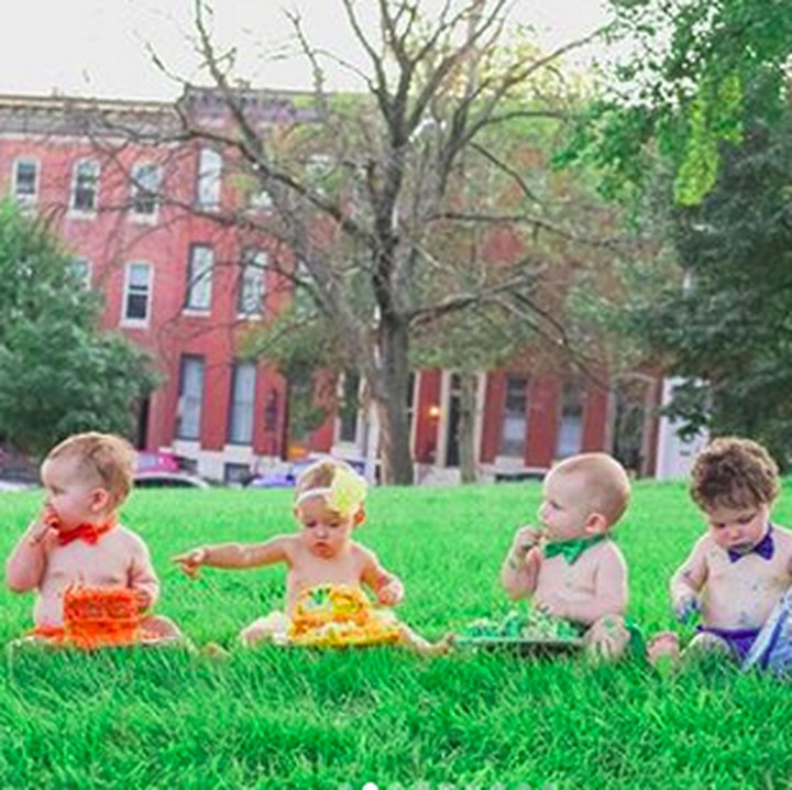 <p>Dukungan dari lima ibu lainnya mampu membantu memulihkan psikis Alicia pasca kehilangan buah hatinya. Untuk merayakan ultah pertama Charlie, Alicia lantas punya ide melakukan sesi foto fengan tema rainbow baby mengingat Charlie adalah si rainbow baby. (Foto: Instagram/ @jcarr_photosnaps)  </p>