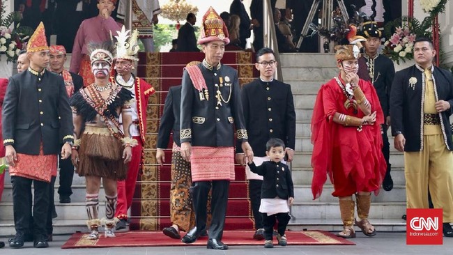 Undangan upacara bendera yang dipimpin Jokowi di Istana Merdeka 65 persen untuk masyarakat. Saat penurunan bendera, 75 persen undangan untuk masyarakat.