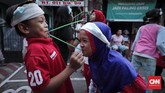 FOTO: Keceriaan Bermain Permainan Tradisional Indonesia Bermain permainan tradisional bagi kebanyak masyarakat Indonesia adalah tentang kebersamaan, dan keceriaan selama menjalankannya.