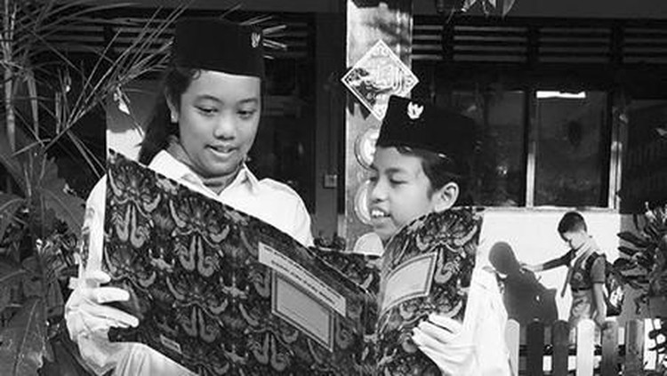 Di ulang tahun ke-73 RI, orang tua bisa lho mengajarkan makna kemerdekaan pada anak. Hmm, apa aja yang bisa kita ajarkan ke mereka?