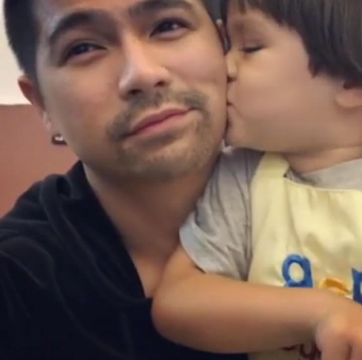 <p>Muah! Kecup sayang El buat Uncle Eric tercinta. (Foto: Instagram/ @ericbanaiskandar)  </p>