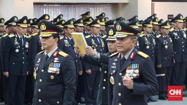 Ari Dono Sukmanto resmi meninggalkan jabatan Kabareskrim dan telah dilantik menjadi Wakapolri baru menggantikan Syafruddin yang kini menjabat MenPAN-RB.