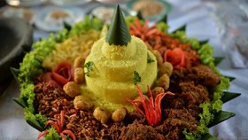 Makna dan Sejarah Tumpeng yang Heboh di Media Sosial
