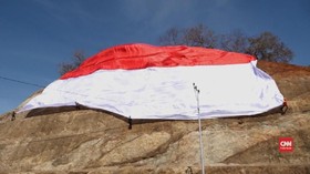 VIDEO: Bendera Raksasa di Perbatasan Indonesia-Timor Leste