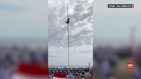 Siswa SMP Dulupi Pemanjat Tiang Bendera Diganjar Beasiswa