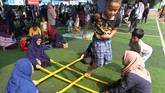FOTO: Keceriaan Bermain Permainan Tradisional Indonesia Bermain permainan tradisional bagi kebanyak masyarakat Indonesia adalah tentang kebersamaan, dan keceriaan selama menjalankannya.
