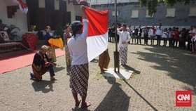 Haru dan Khidmat Upacara 17 Agustus ala Seniman Bandung