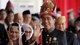 Jokowi Terkekeh Tanggapi Aksi Stuntman Motor Asian Games