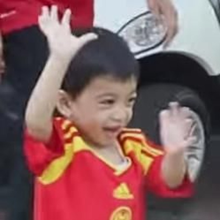 <p>Saat Jan Ethes tersenyum. Menggemaskan banget ya! (Foto: Vlog Jokowi)</p>