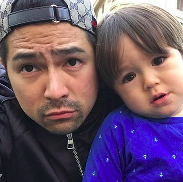 <p>Ekspresi paman dan keponakannya ini udah mirip belum, Bun? (Foto: Instagram/ @ericbanaiskandar)  </p>