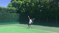 <p>Romeo suka banget dengan tenis. Dia pun menyempatkan main tenis ketika berada di Indonesia. (Foto: Instagram @romeobeckham)<br /><br /></p>