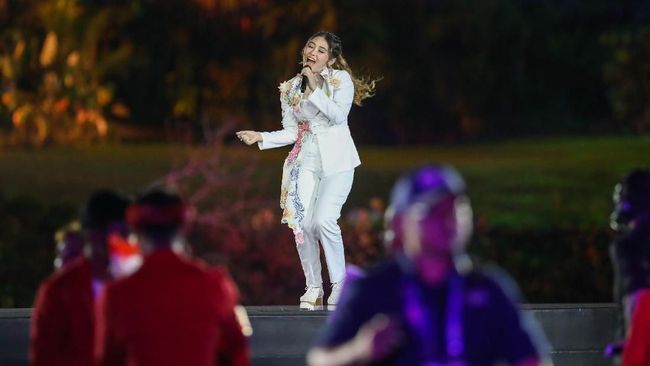 Music director Pembukaan Asian Games 2018, Ronald Steven menjelaskan penggunaan lip sync yang ramai dialamatkan kepada Via Vallen dan beberapa penampil.