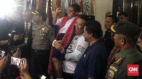 Joni Pemanjat Tiang Bendera Tolak Tawaran Jadi Atlet