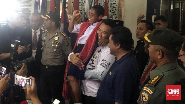 Yohanes Gama Marschal Lau atau Joni, bocah pemanjat tiang bendera dalam upacara HUT ke-73 RI di NTT, menolak tawaran atlet panjat tebing dari Menpora.