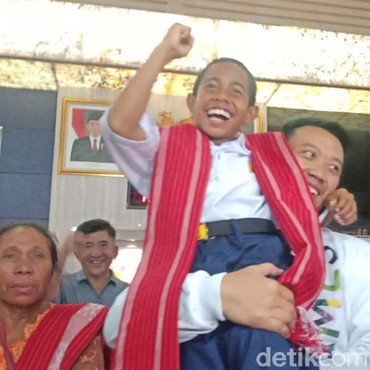 Nasib Terkini Joni Bocah Pemanjat Tiang Bendera yang Dijanjikan Jokowi Jadi TNI