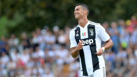 Platini Takjub Ronaldo Pilih Pindah ke Juventus