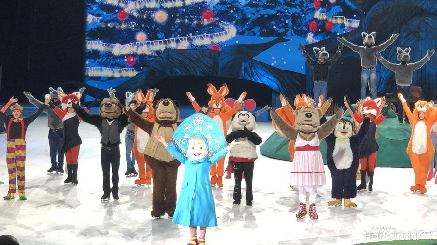 Serunya Menonton Masha and The Bear yang Lincah Meluncur di Es