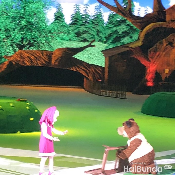 <p>Di pemancingan, Masha dan Bear bertemu Bear Girl. Namun bear mematahkan kursi Bear Girl. Sebagai permintaan maaf, Bear mengajak makan Bear Girl ke rumahnya.</p>