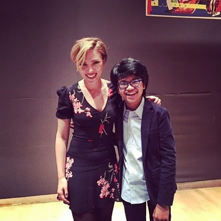 <p>Joey sudah banyak bertemu orang-orang penting di luar negeri, salah satunya Scarlett Johanson. Selain itu masih banyak artis serta seniman jazz lainnya yang ia temui. (Foto: Instagram/joeyalexandermusic)</p>