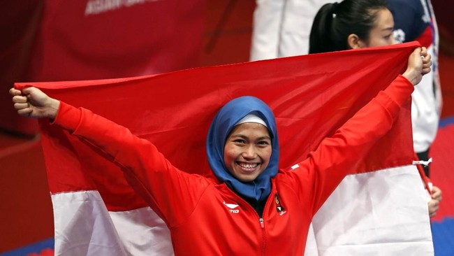 Defia Rosmaniar merasa campur aduk setelah meraih emas Asian Games 2018 dari cabang olahraga taekwondo nomor poomsae individu putri, Minggu (19/8) sore.