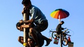 FOTO: Keceriaan Bermain Permainan Tradisional Indonesia Bermain permainan tradisional bagi kebanyak masyarakat Indonesia adalah tentang kebersamaan, dan keceriaan selama menjalankannya.
