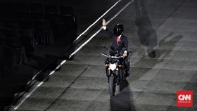 Roy Suryo Persoalkan Aksi <i>Stuntman</i> Motor Jokowi