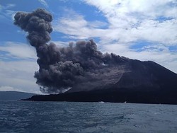 Gunung Anak Krakatau Erupsi, Tinggi Abu Vulkanik Capai 300 Meter