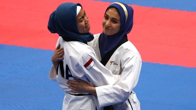 Daftar klasemen sementara Asian Games 2018 usai emas pertama Indonesia yang diraih oleh Defia Rosmaniar di cabor taekwondo.