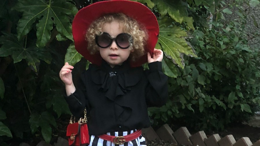 Di Usia 3 Tahun, Bocah Ini Sudah Jago Bergaya ala Fashionista