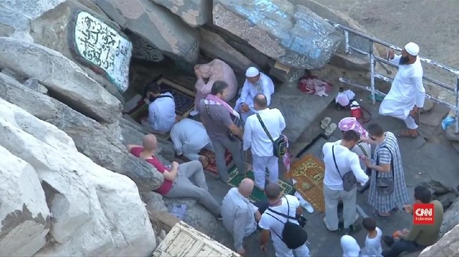 Konsul Jenderal Republik Indonesia di Jeddah Eko Hartono menyayangkan vandalisme tulisan "Depok" di jalur pendakian Gua Hira, Arab Saudi.