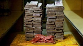 FOTO: Tumpukan Uang Tak Berharga saat Krismon Venezuela