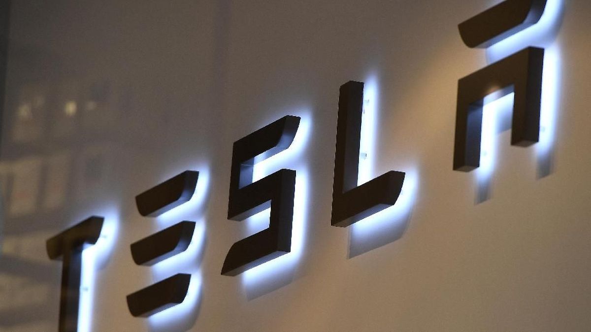 Tesla Bantah Direksi Cari Pengganti Elon Musk sebagai CEO