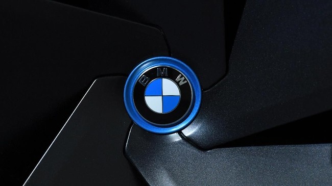 BMW Indonesia menjelaskan sejak mobil konsumen pernah ditangani bengkel tidak resmi dan sudah dilakukan pembongkaran mesin.