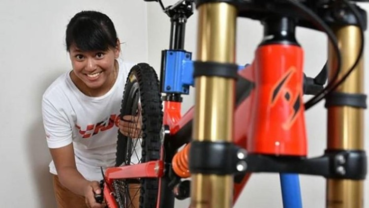 Anak ingin belajar sepeda gunung downhill karena melihat prestasi peraih medali emas di Asian Games 2018 Tiara Andini? Perhatikan hal ini dulu ya, Bun.