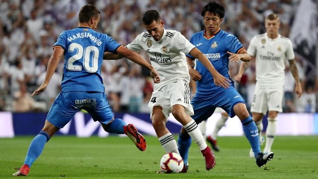 Efek negatif kepergian Cristiano Ronaldo tidak dirasakan Real Madrid di atas lapangan, melainkan di tempat duduk penonton Stadion Santiago Bernabeu.